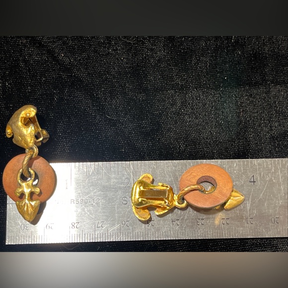 Kate Hines Brushed Goldtone FleurDeLis Dangling Vintage Clipon Jewelry Earrings - Picture 4 of 14